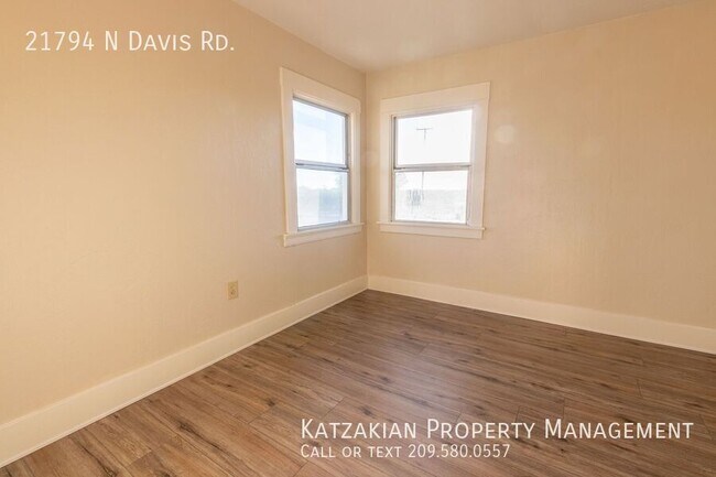 Building Photo - Country Living! 2-Bedroom 1-Bath Updated Home