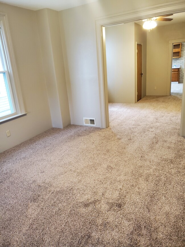 Living area (new carpet) - 522 E 22nd St