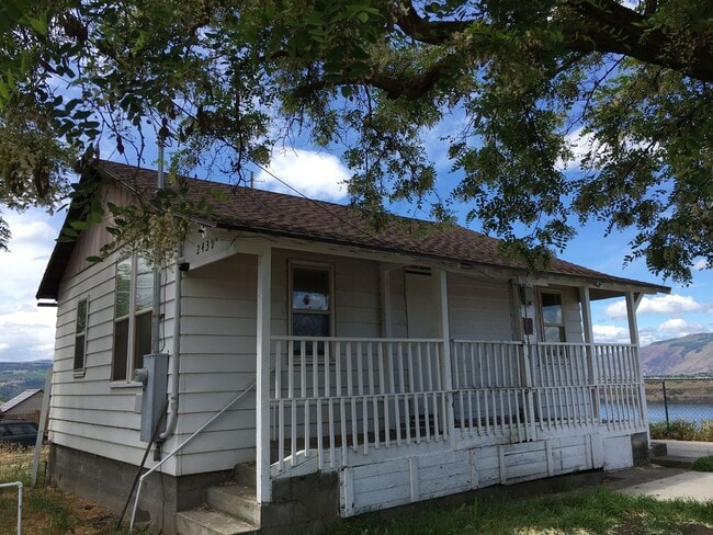 Building Photo - 1 Bedroom cabin with Columbia River view a...