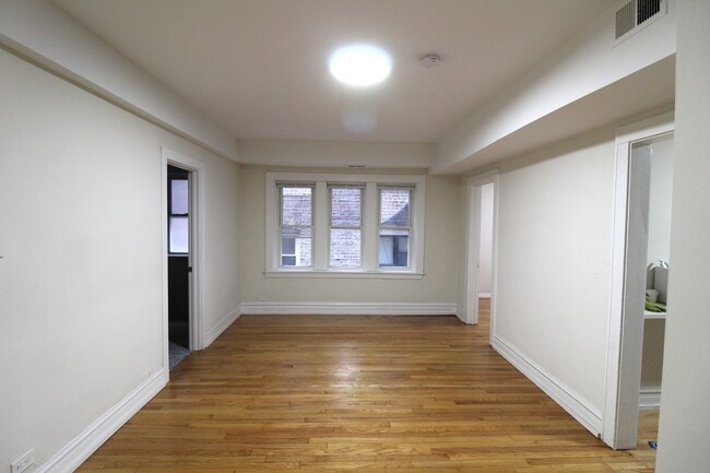 Foto del edificio - 6307 N Mozart St