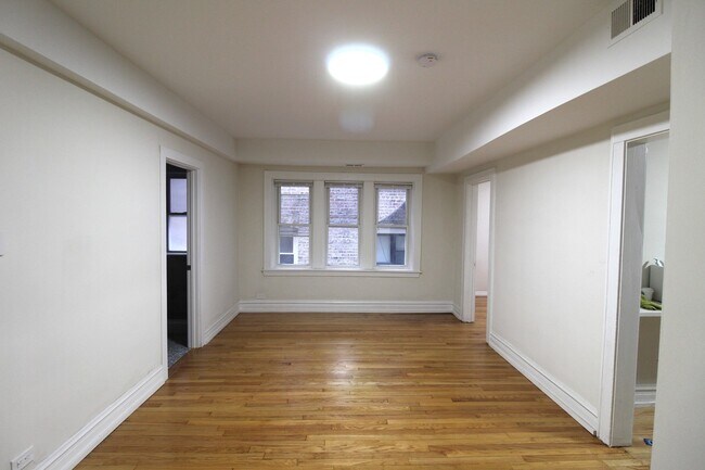 Foto del edificio - 6307 N Mozart St