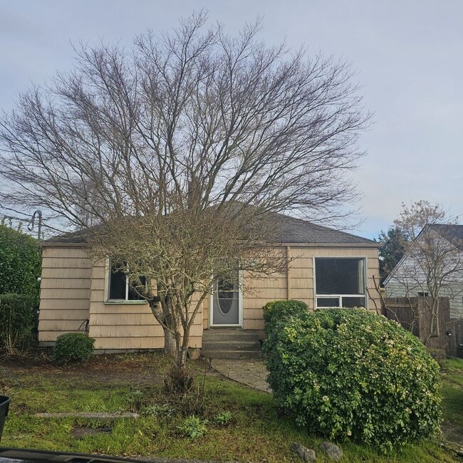 Updated 3-Bedroom Home with Large Deck & Storage - Updated 3-Bedroom Home with Large Deck & Storage