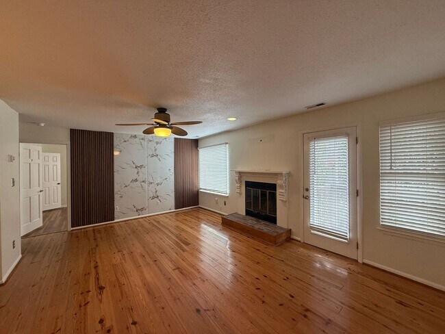 Foto del edificio - Chesapeake Bay Condo – One Block from the Beach!