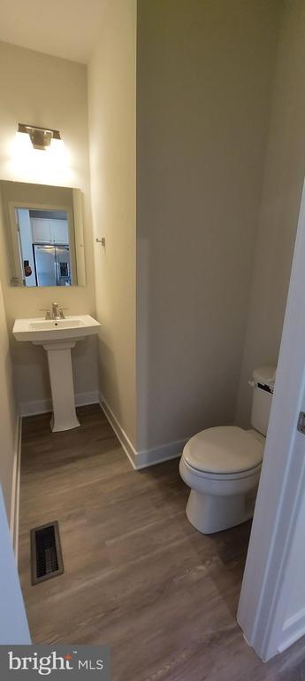 Building Photo - 5970 Fallfish Ct