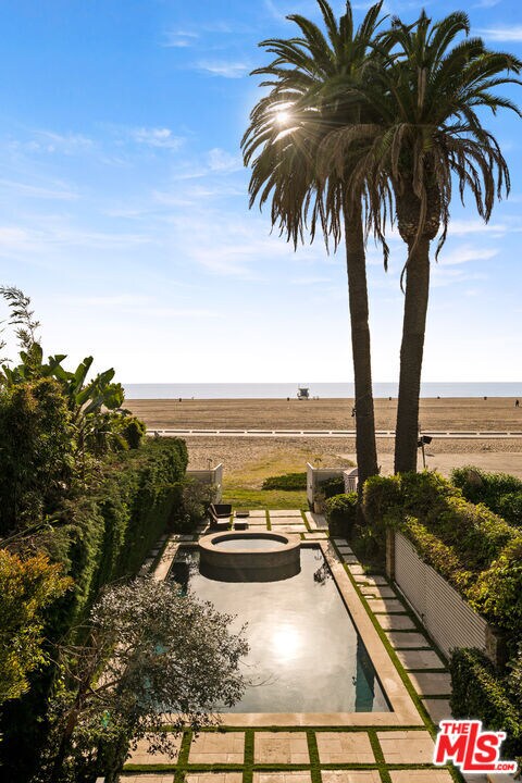 Foto del edificio - 964 Palisades Beach Rd