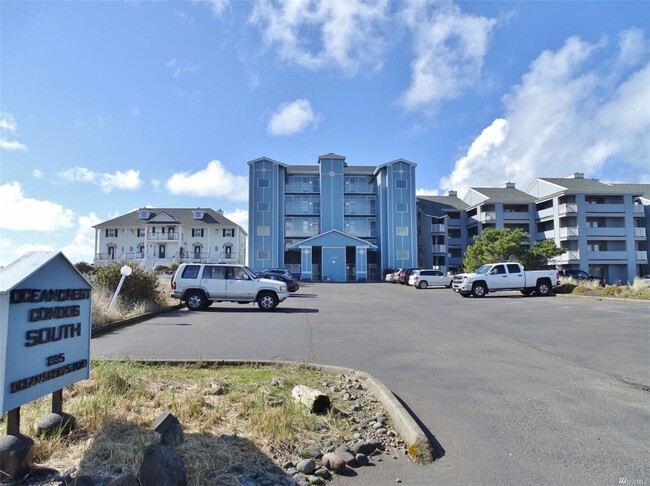 Building Photo - 1st Floor 1 bed 1 bath Oceanfront Condo