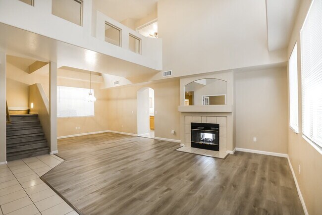 Building Photo - 1316 E Thunderhill Pl