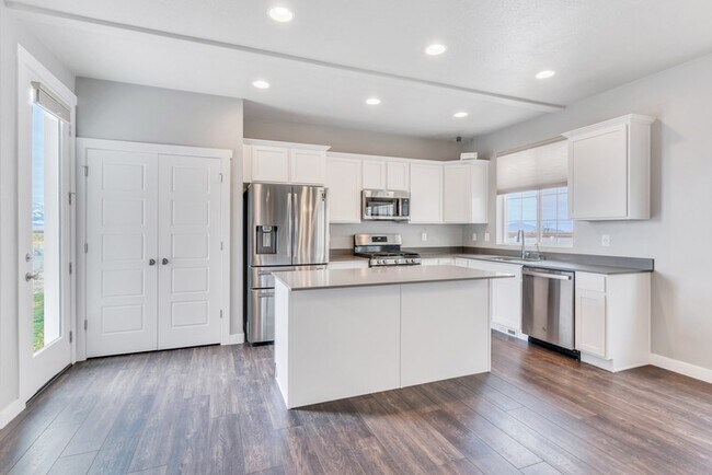 Building Photo - 5749 W Osprey Dr