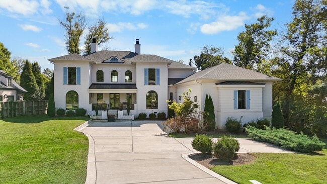 Building Photo - 3311 Skyline Dr