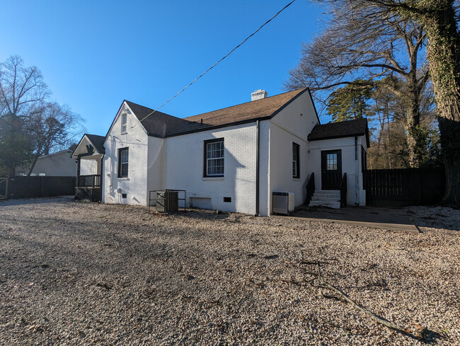 Building Photo - Room in House on West Blvd