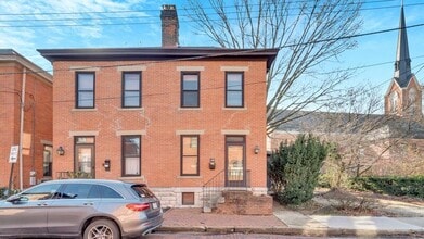 Building Photo - 129-131-131 E Sycamore St