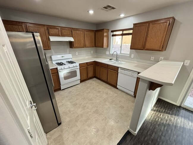 Foto del edificio - Gorgeous 3Bed/2.5Bath/2Car, 2-Story Home located in Spring Valley