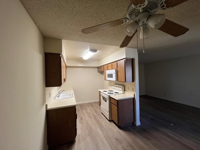 Kitchen - 1920 Peyton Ave
