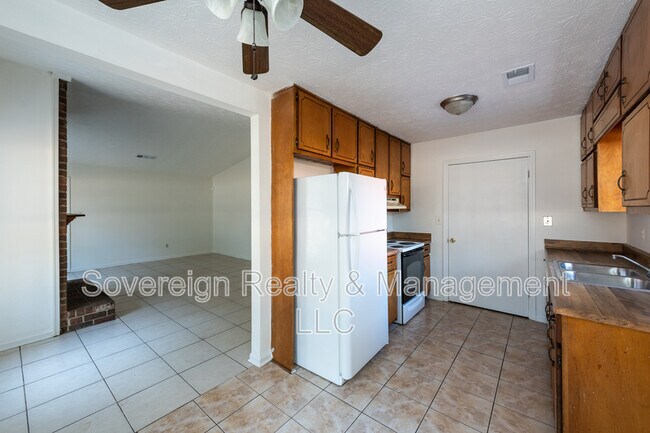 Foto del edificio - 8173 Magnolia Dr