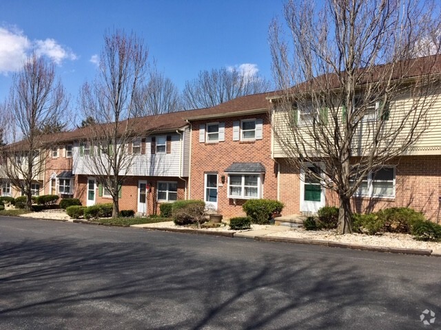 Building Photo - East Side Village