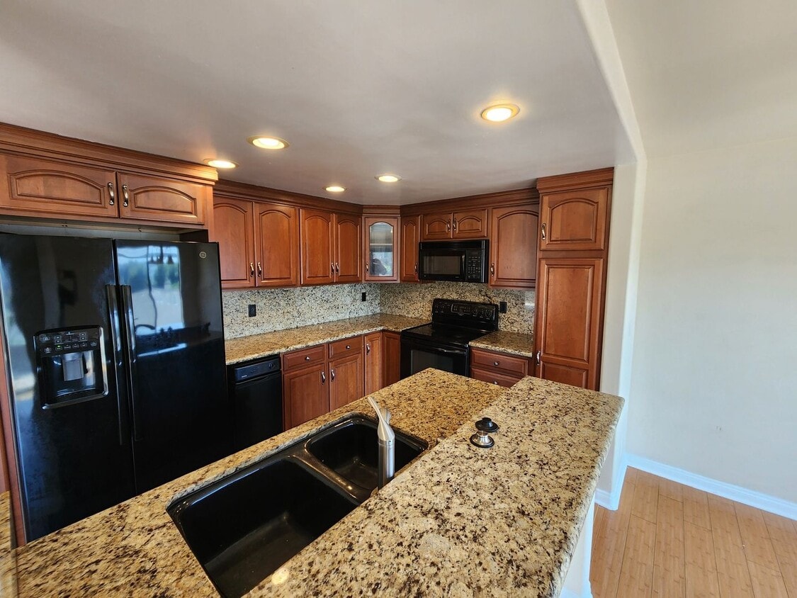 Primary Photo - Parkway Manor Community - La Mesa - Upper ...