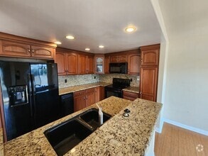Building Photo - 7780 Parkway Dr