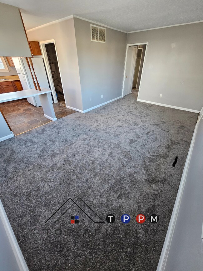 Building Photo - COMPLETELY REMODELED 3 Bedroom | 1 Bathroo...