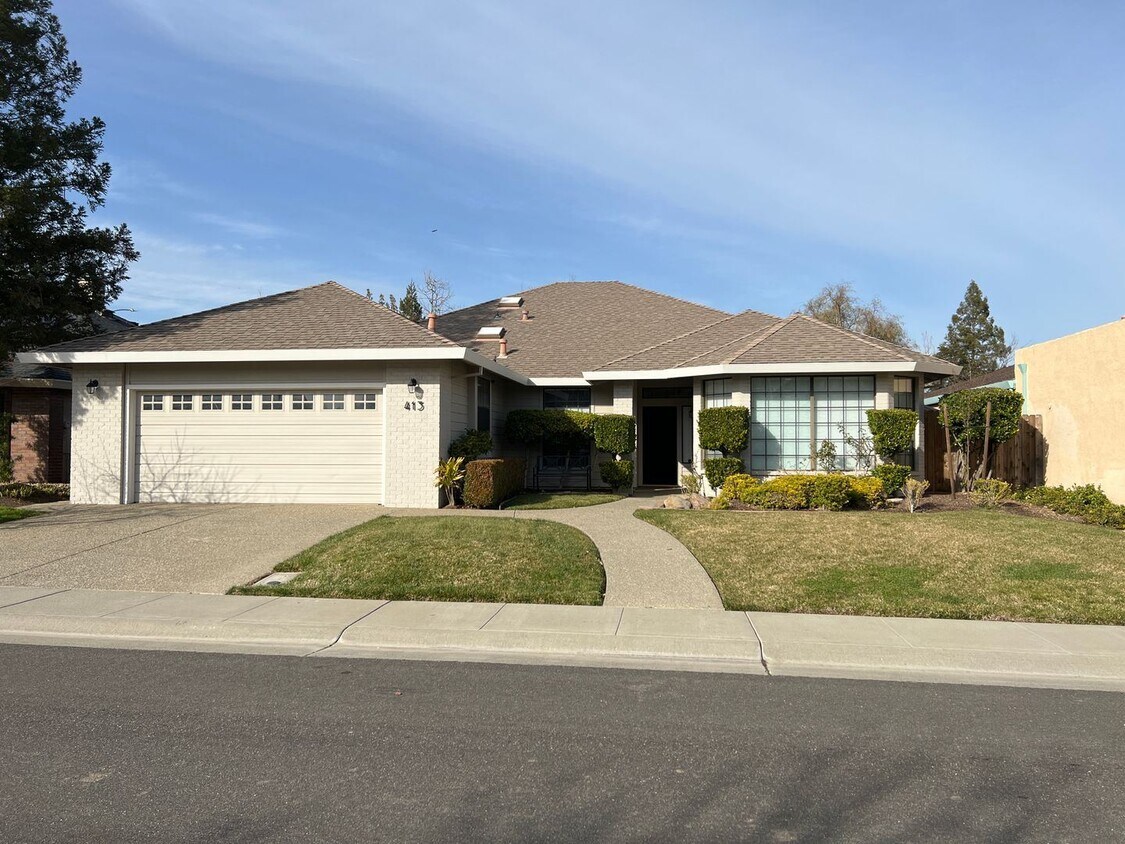 Primary Photo - 4 br, 2.5 bath House - 413 Heron Place