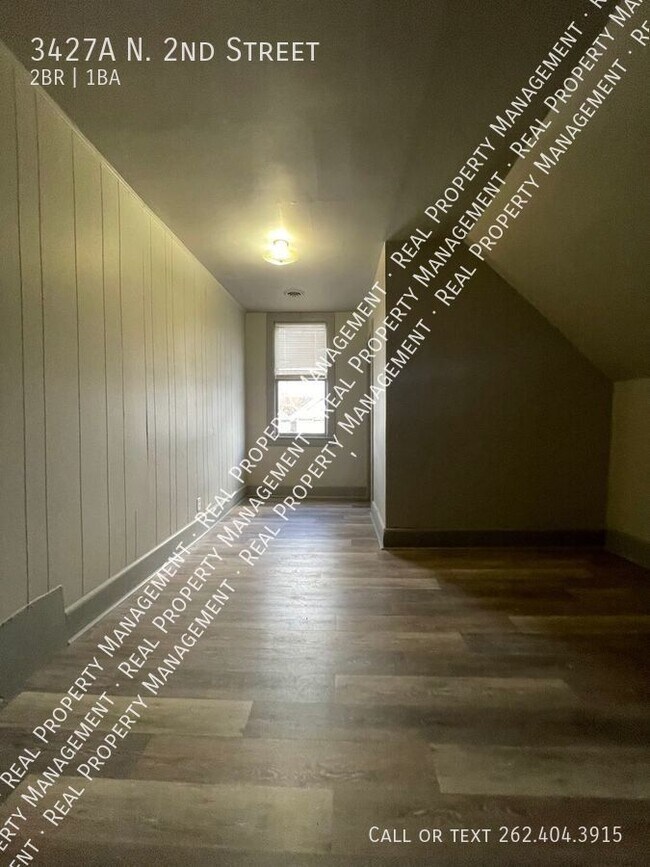 Building Photo - Remodeled 2 bedroom upper Duplex!!!