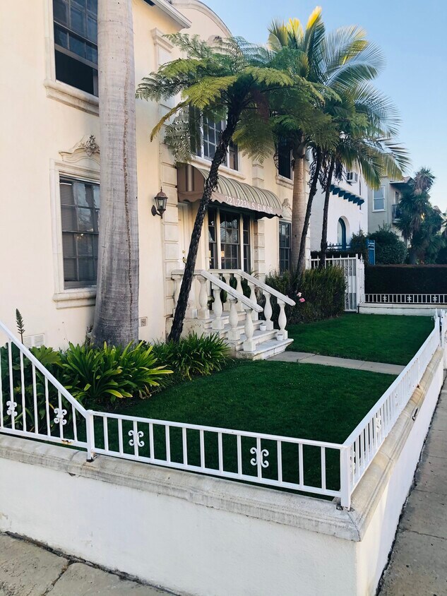 Foto principal - 223 S Elm Dr