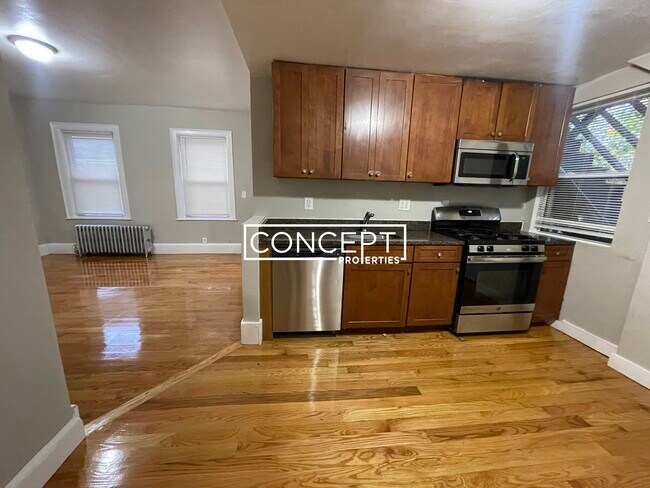 Building Photo - 33 Algonquin St