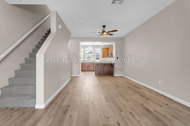 Foto del edificio - 16912 Laurel Hill Ln