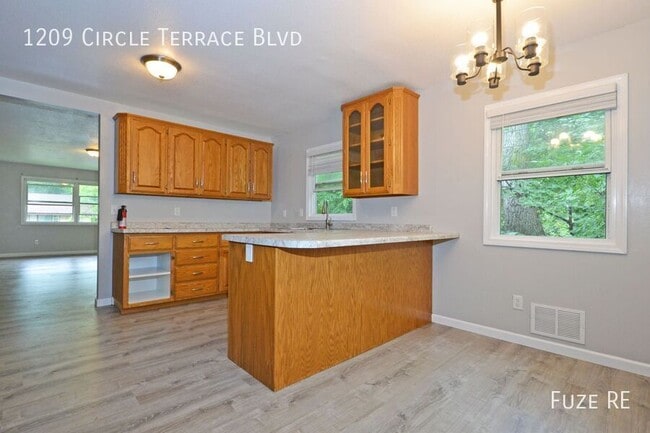 Building Photo - 1209 Circle Terrace Blvd NE