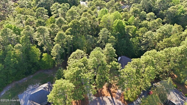 Foto del edificio - 14 Juniper Ln