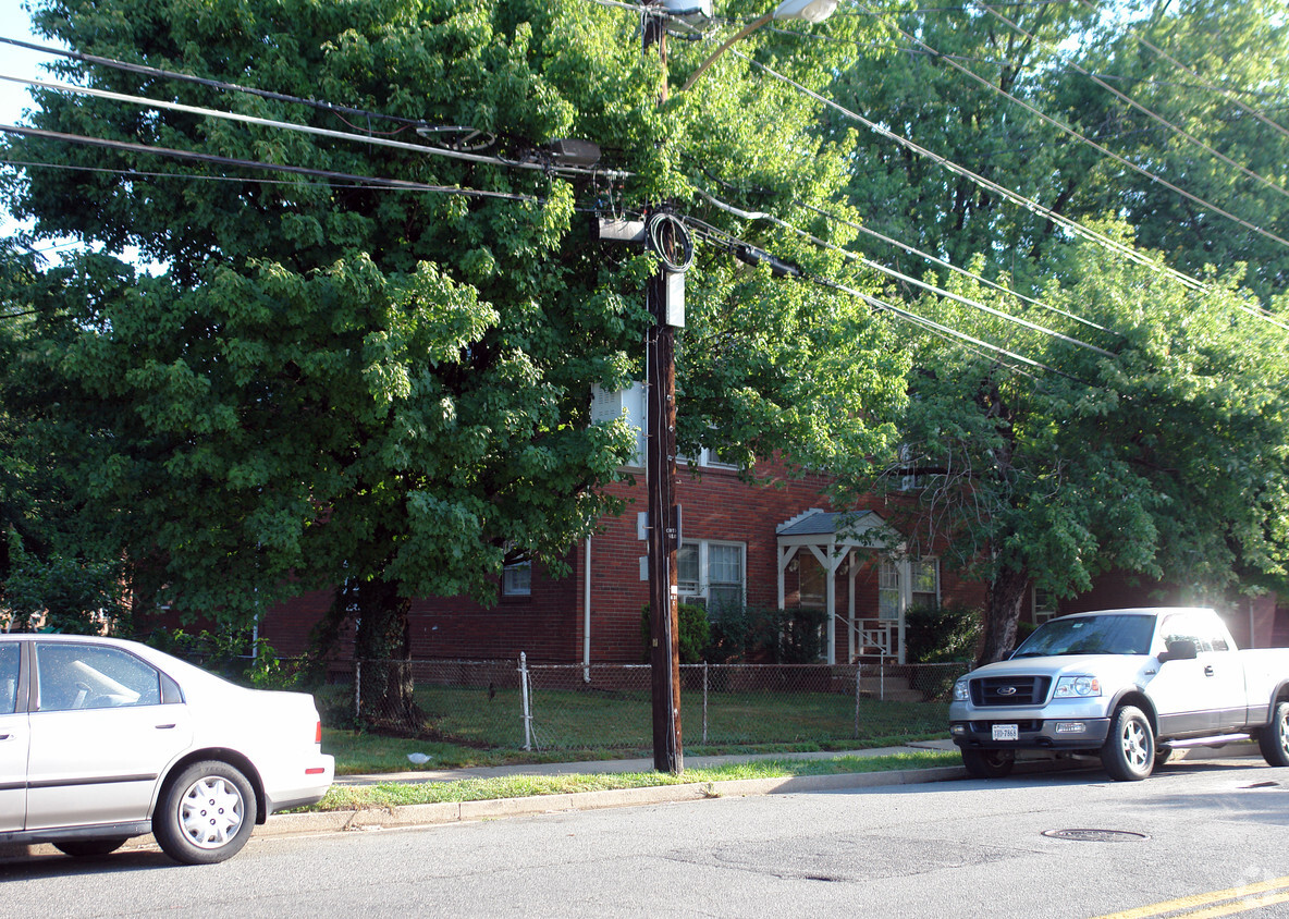 Primary Photo - 306 S Maple Ave