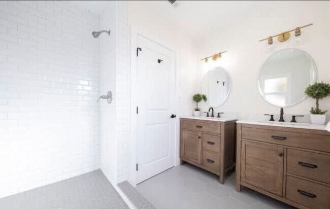 Foto del edificio - 4279 Walton Ave