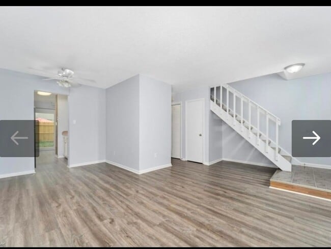 Building Photo - 2 Bedroom Townhome in Virginia Beach