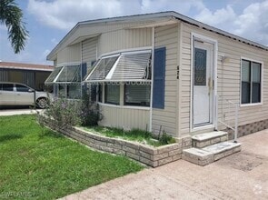 Building Photo - 624 Sunset Ln