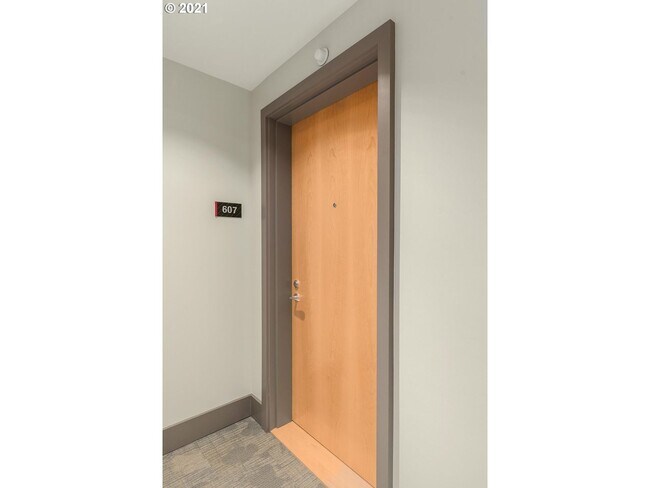 Building Photo - All Inclusive Fully Furnished Corner Studio Unit on SW Waterfront Steps to OHSU!