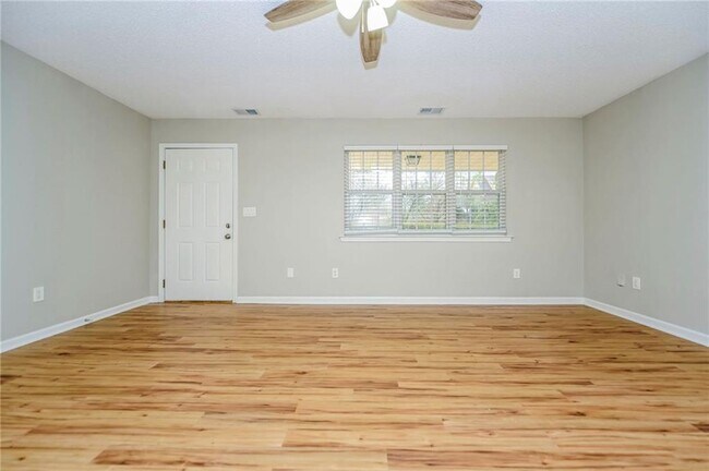 Foto del edificio - 124 Springvalley Cir