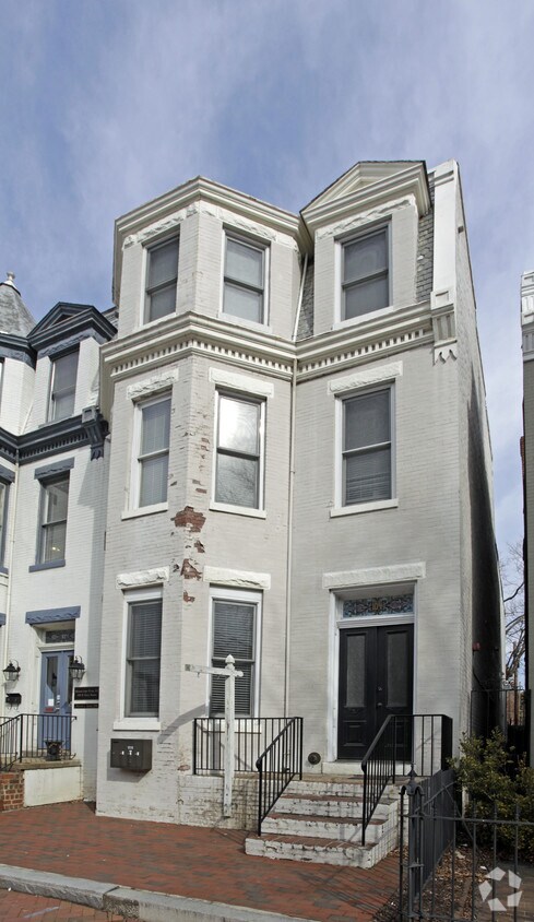 Primary Photo - 104 E Cary St