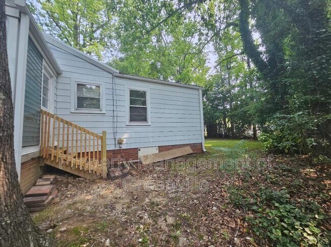 Building Photo - 117 White Oak Dr