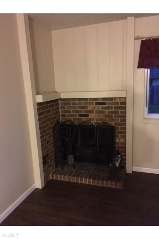Building Photo - 2 br, 1.5 bath Townhome - 8101 W 54th Pl