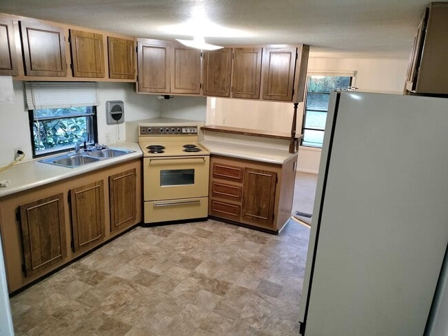 Foto del edificio - 2074.5 Willeys Lake Rd