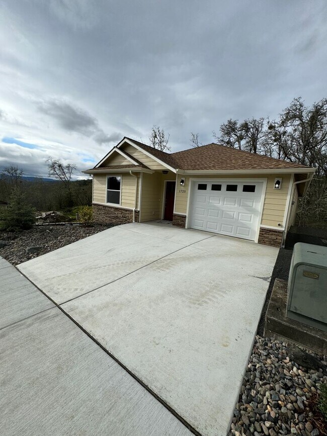 Foto del edificio - Brand new 2 bedroom 2 bath home with offic...