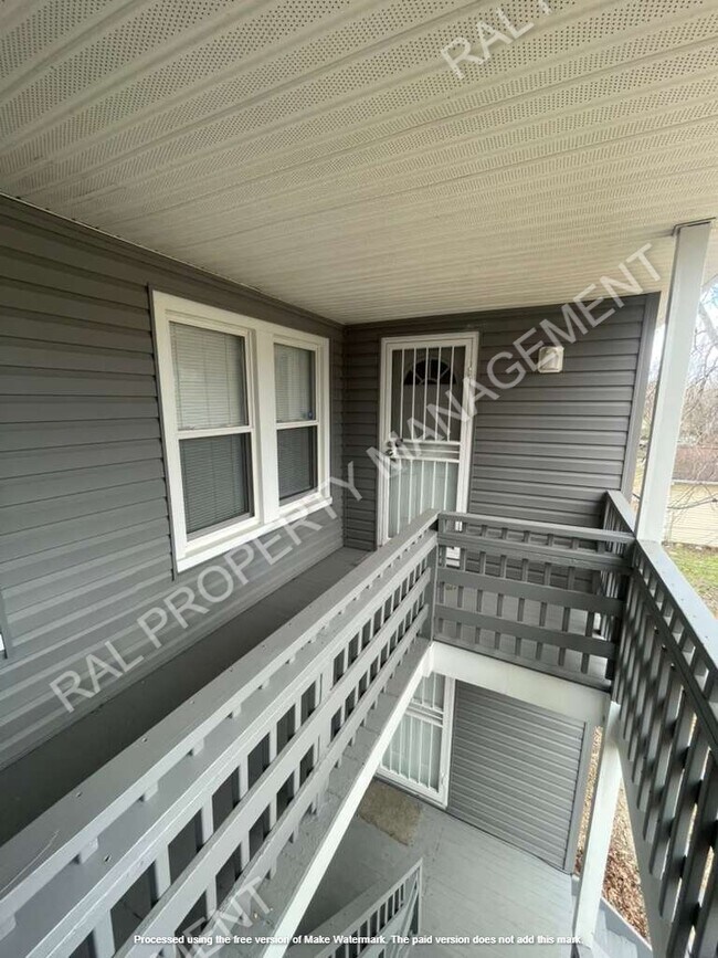 Foto del edificio - 647 Eddy Rd
