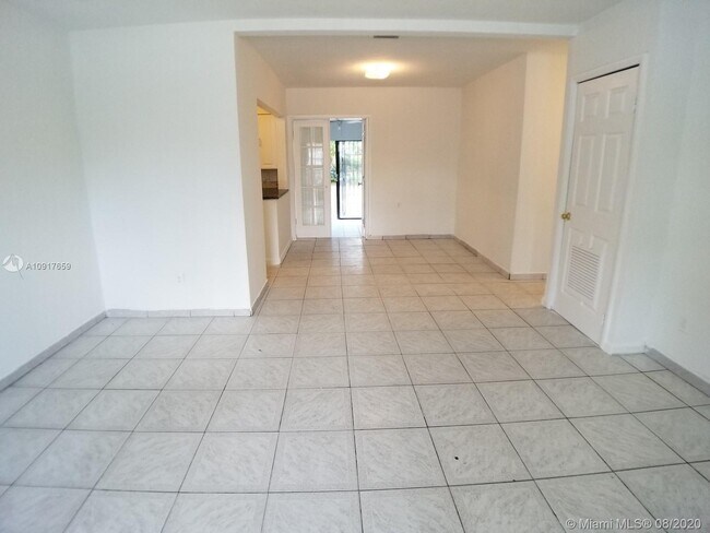 Foto del edificio - 645 NE 135th St