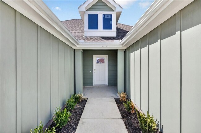 Building Photo - 717 Sweet Pea Dr