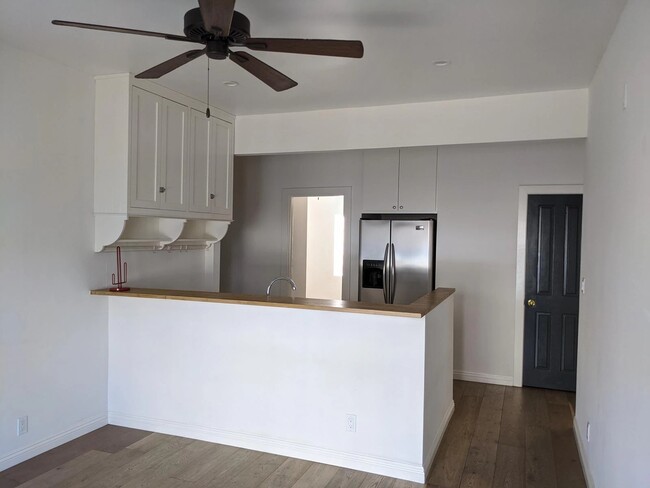 Building Photo - 1102 Stone St