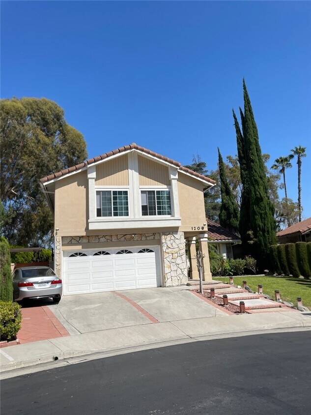 Primary Photo - 1208 Summersworth Pl