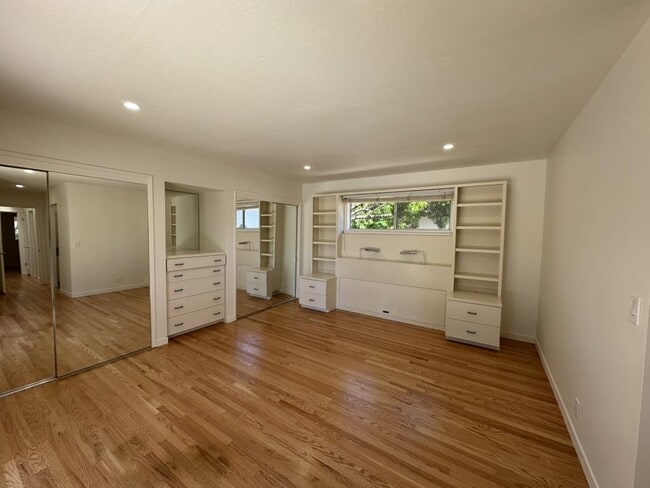 Building Photo - 12689 Cambridge Dr