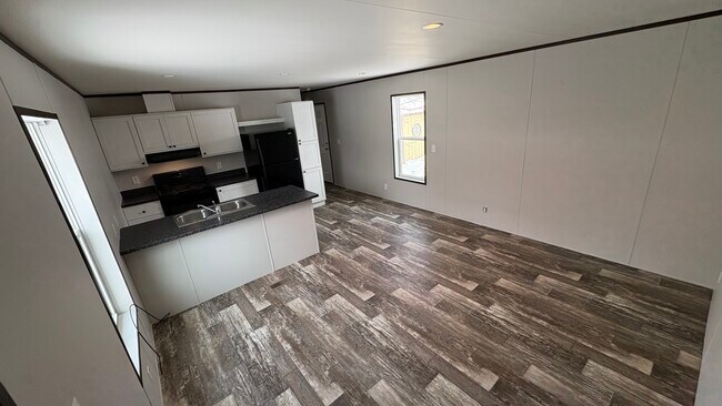 Building Photo - 8940 Wildwood Dr