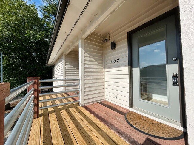Building Photo - 2BR/2BA Condo close to Wrightsville Beach ...