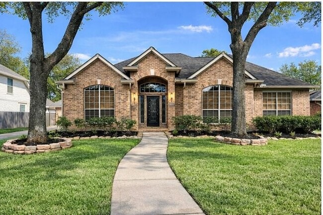 Building Photo - 16807 Laguna Springs Dr