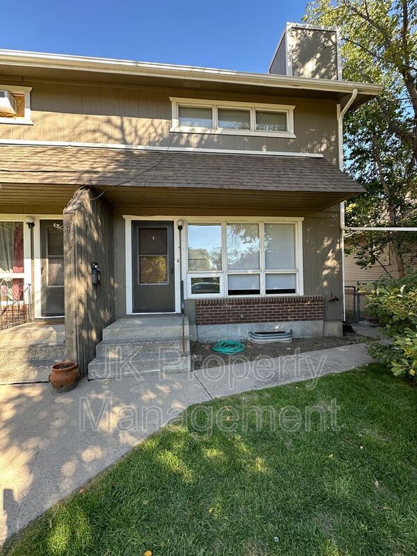 Foto principal - 919 1st Ave SW